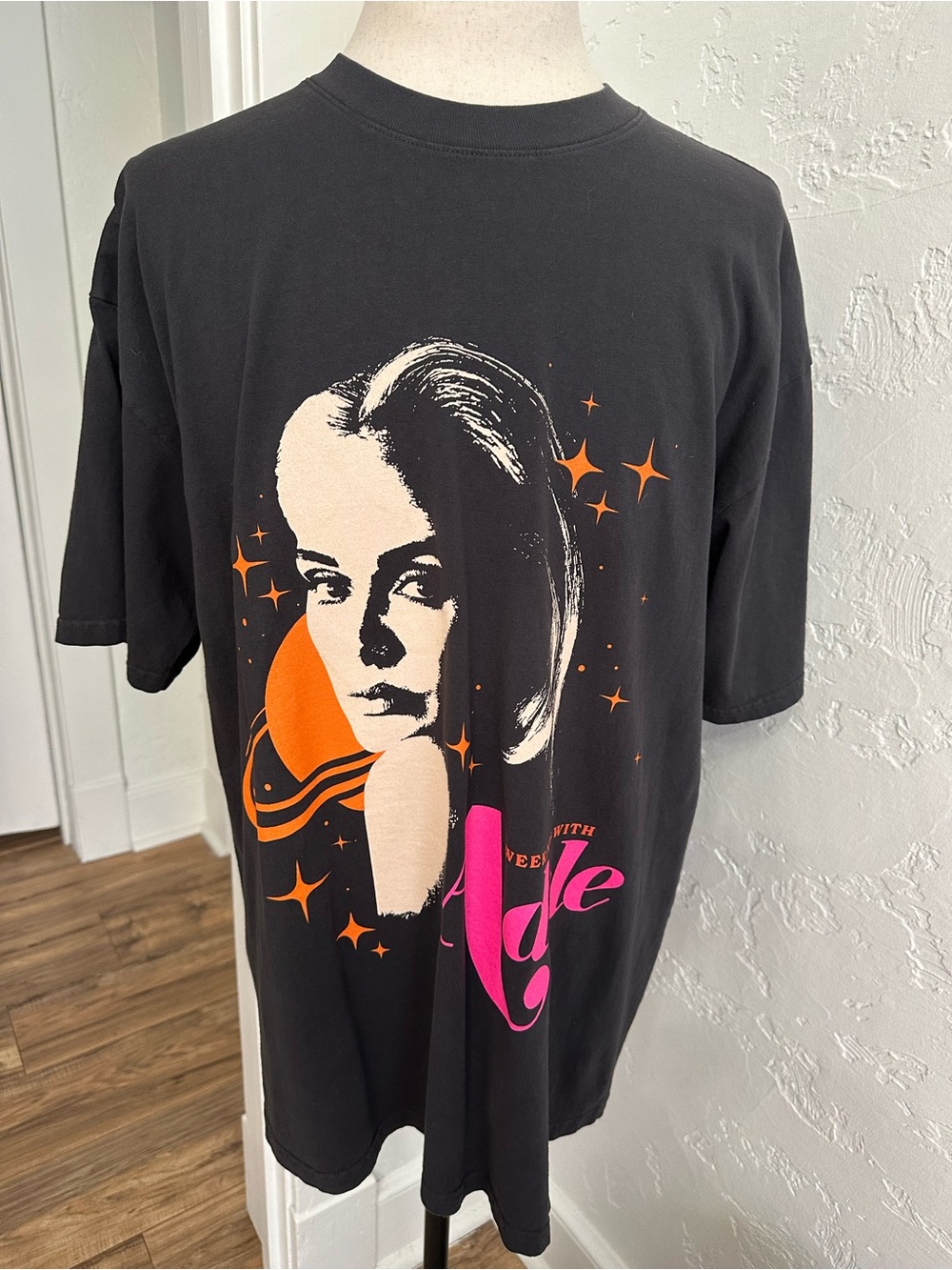 Adele Concert T shirt XL Black Graphic Tee with Orange & Pink Retro Portrait